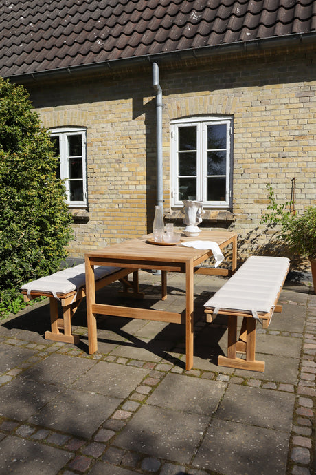 Bodil Kjær og Børge Mogensen udendørs havemøbelsæt i teak med 1 spisebord og 2 bænke inkl. hynder fra Carl Hansen & Søn - 2 - Jacobsen Plus