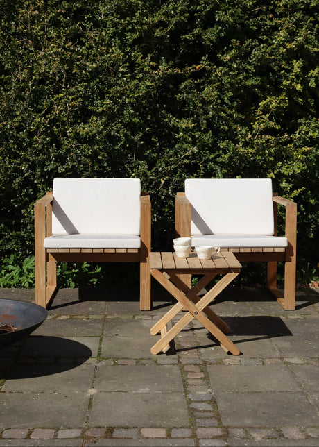 Bodil Kjær og Børge Mogensen udendørs loungesæt i teak med 1 sidebord og 2 loungestole inkl. hynder fra Carl Hansen & Søn - 2 - Jacobsen Plus