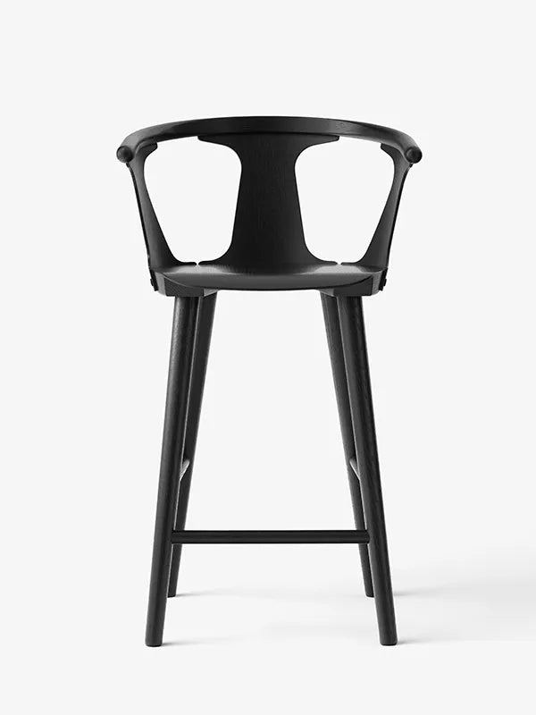 In Between Barstol fra &Tradition - SK7: 65 cm / Sortlakeret eg - Jacobsen Plus