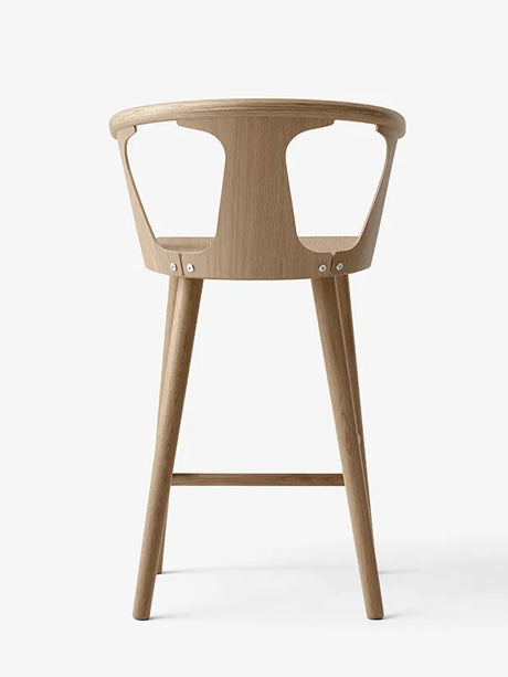 In Between Barstol fra &Tradition - SK7: 65 cm / Sortlakeret eg - Jacobsen Plus