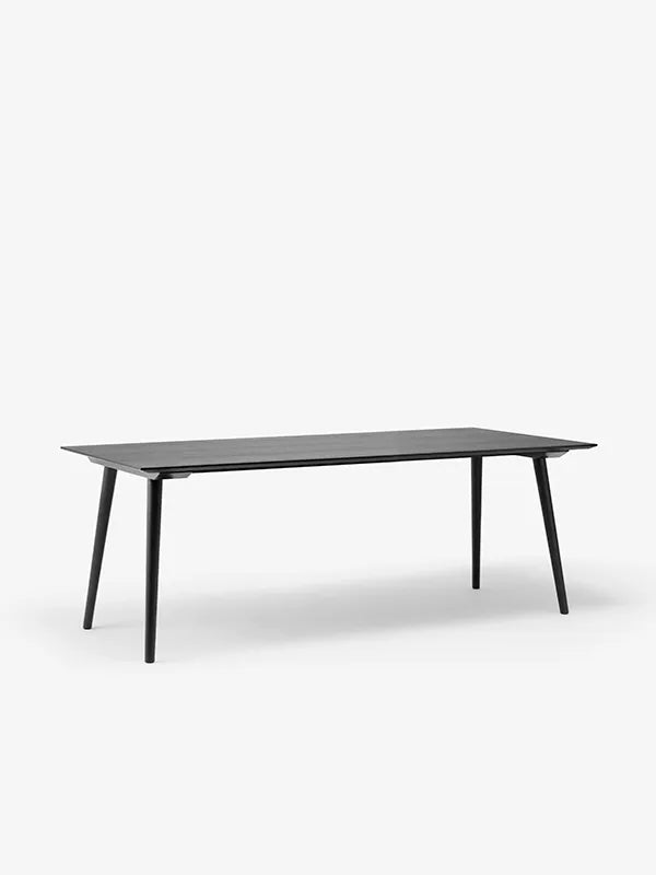 In Between Bord SK5 fra &Tradition - Sortlakeret eg - Jacobsen Plus