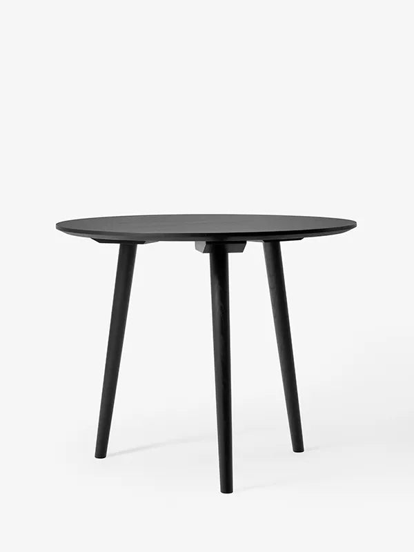In Between Bord SK3 fra &Tradition - Sortlakeret eg - Jacobsen Plus