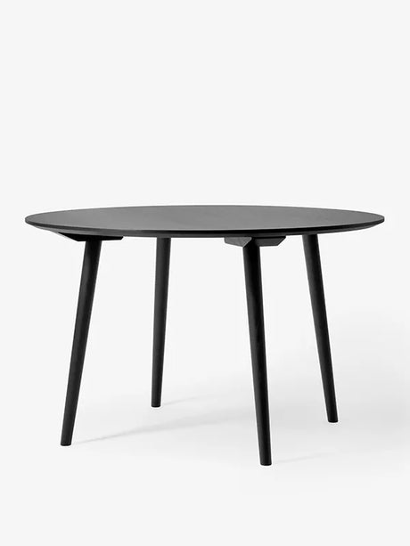 In Between Bord SK4 fra &Tradition - Sortlakeret eg - Jacobsen Plus