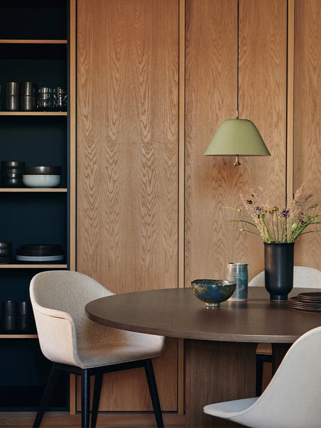 Androgyne Dining Table Ø120 dark stained oak fra Audo Copenhagen - 2 - Jacobsen Plus