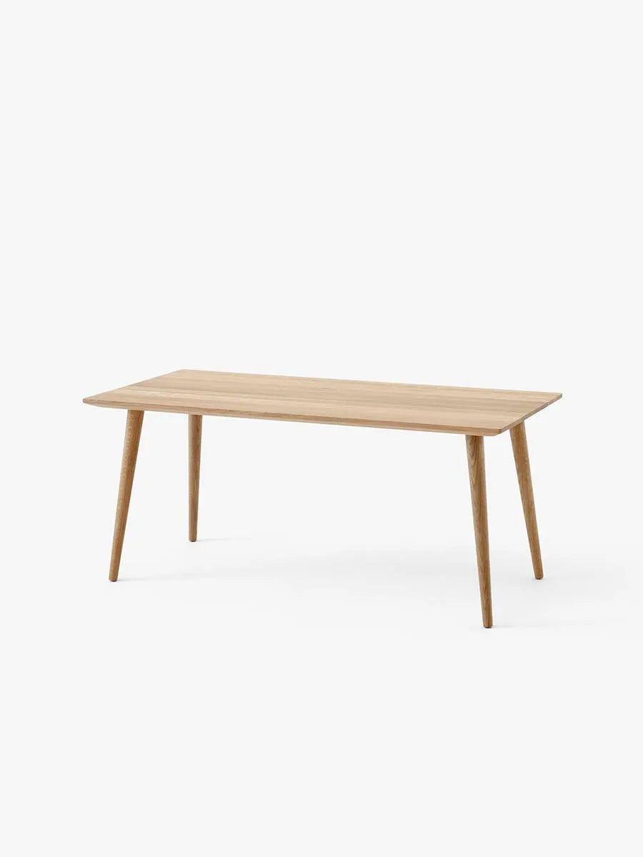 In Between Bord SK23 fra &Tradition - Olieret eg - Jacobsen Plus
