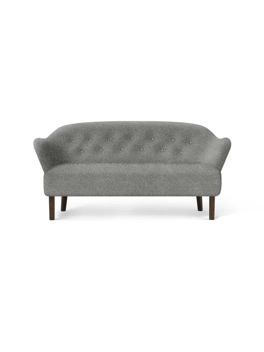 Ingeborg Sofa fra Audo Copenhagen - Stof / Sacho Nara, 001 / Røget eg - Jacobsen Plus