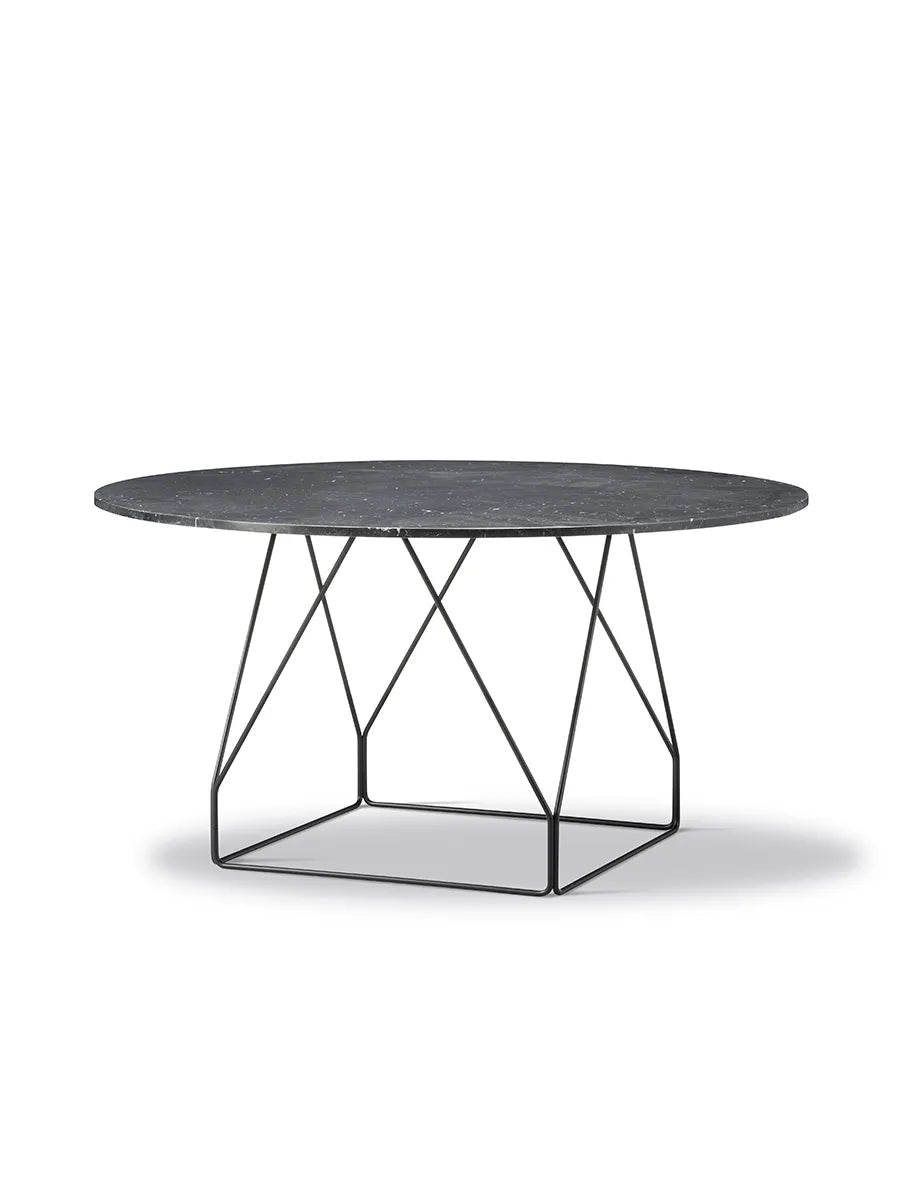 JG Table Ø140 cm fra Fredericia Furniture - Sort marquina marmor / Sort stål - Jacobsen Plus