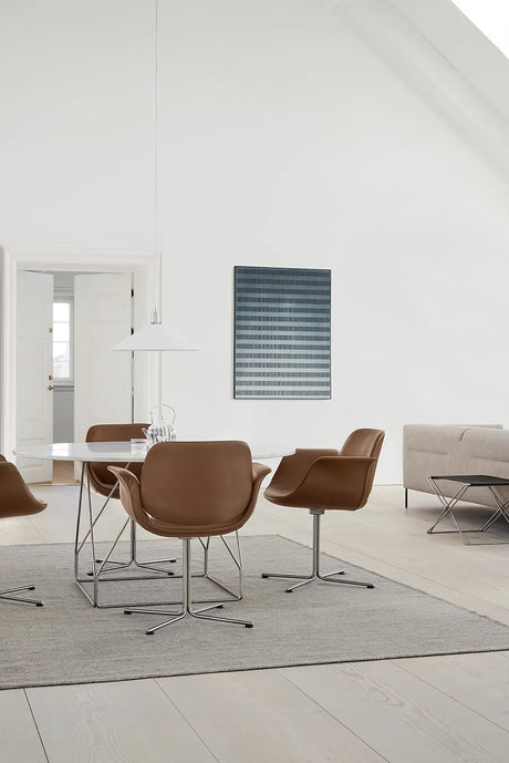 JG Table 140x140 cm fra Fredericia Furniture - Grå linoleum med natur ask kant / Sort stål - Jacobsen Plus