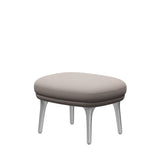 Ro Skammel m. stel i aluminium fra Fritz Hansen - Christianshavn - 1120 Light Beige - Jacobsen Plus