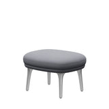 Ro Skammel m. stel i aluminium fra Fritz Hansen - Christianshavn - 1170 Light Grey Uni - Jacobsen Plus