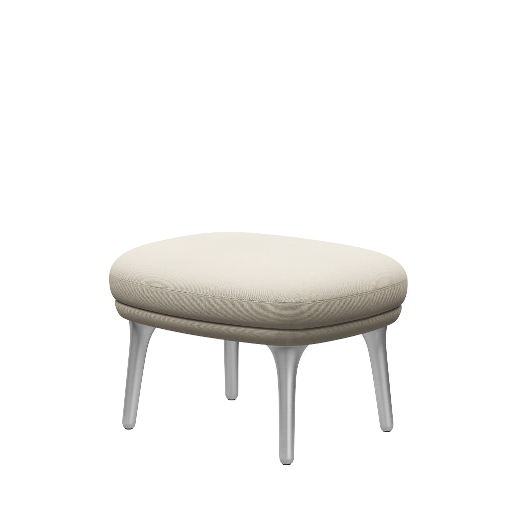 Ro Skammel m. stel i aluminium fra Fritz Hansen - Hallingdal - 100 Off White - Jacobsen Plus