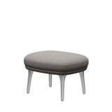 Ro Skammel m. stel i aluminium fra Fritz Hansen - Hallingdal - 113 Light Grey - Jacobsen Plus