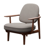 Fred Lænestol, valnødbejdset eg fra Fritz Hansen - Hallingdal - 113 Light Grey - Jacobsen Plus