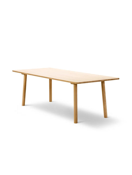Taro Spisebord fra Fredericia Furniture - Model 6106 - L: 220 cm / Eg lys olie - Jacobsen Plus
