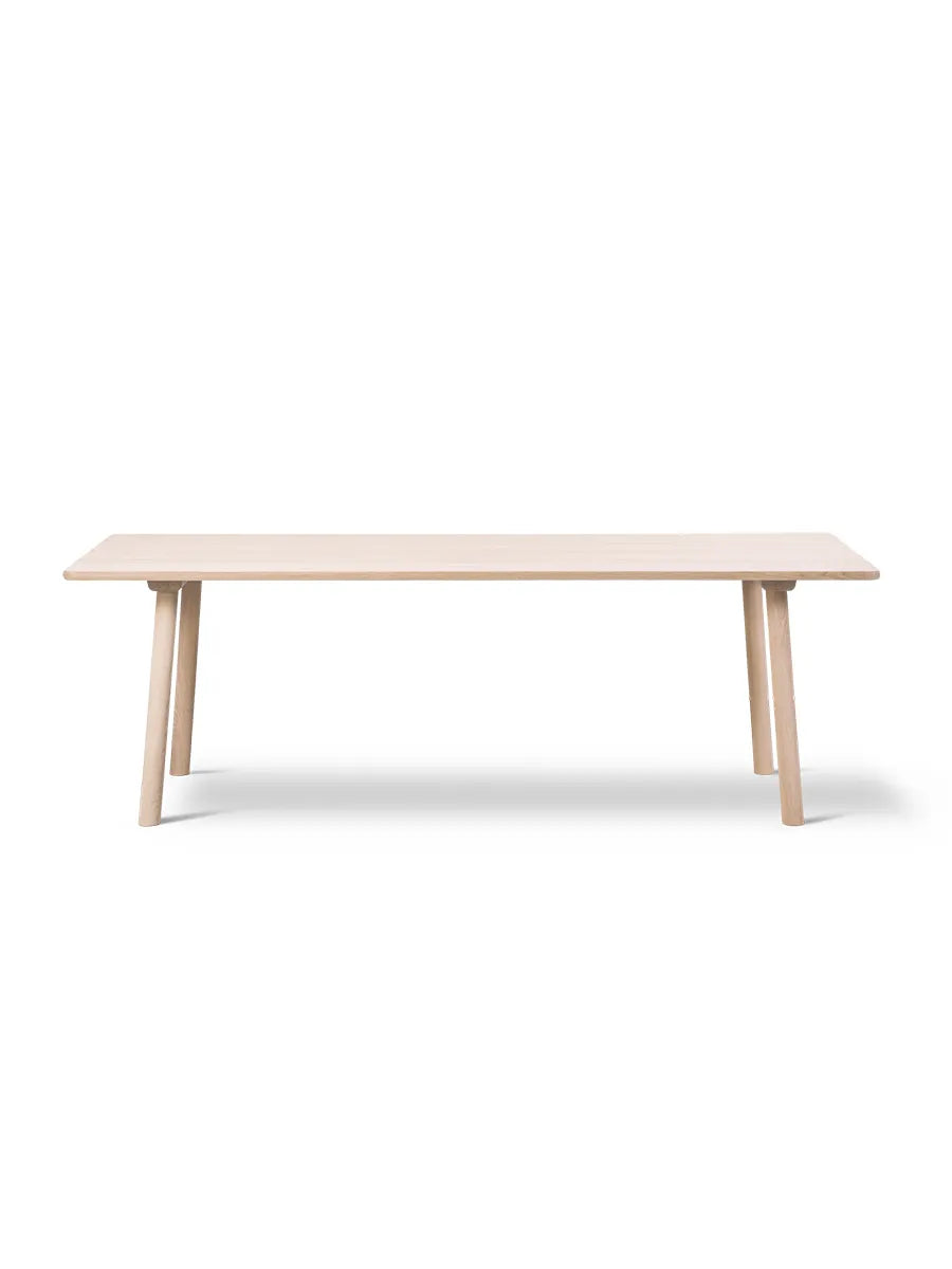 Taro Spisebord fra Fredericia Furniture - Model 6106 - L: 220 cm / Eg sæbe - Jacobsen Plus