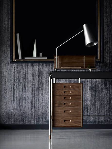 AJ52 Society Table fra Carl Hansen & Søn - Eg - Sort læder - 140x70cm / Lak / Inkl. lampemodul - Jacobsen Plus