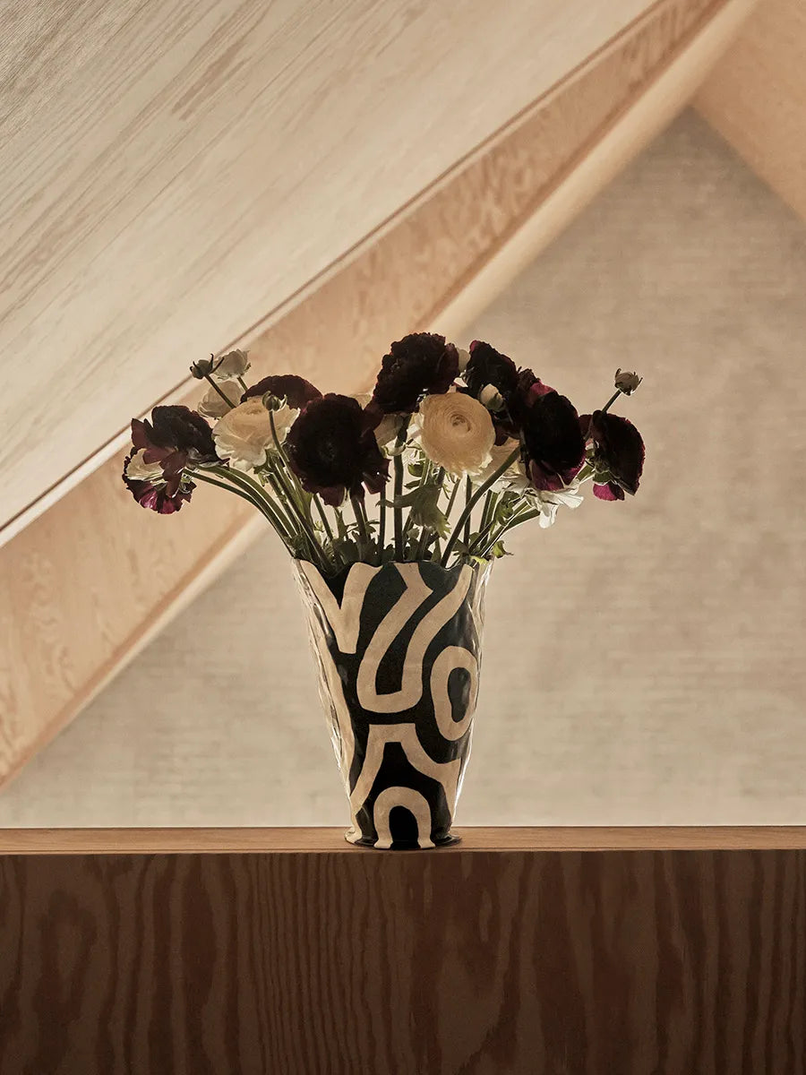 Jessica Hans Shadow vase fra Hay