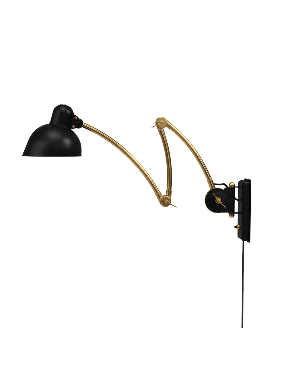 Kaiser Idell 6559-W væglampe fra Fritz Hansen