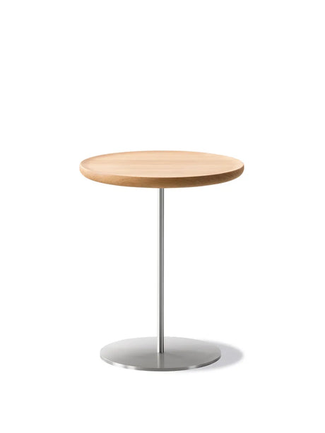 Pal Table Ø37,5 fra Fredericia Furniture - H: 38 cm / Eg lys olie / Rustfrit stål - Jacobsen Plus