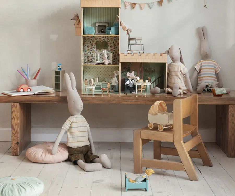 Kanin i bukser og striktøje, størrelse 5 fra Maileg