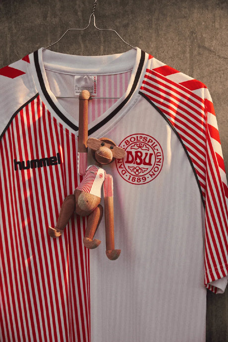 Lille Abe x DBU 86 Away af Kay Bojesen - 3 - Jacobsen Plus