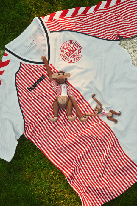 Lille Abe x DBU 86 Away af Kay Bojesen - 5 - Jacobsen Plus