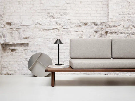 Keglen Bordlampe fra Louis Poulsen - Sort / Fod - Jacobsen Plus