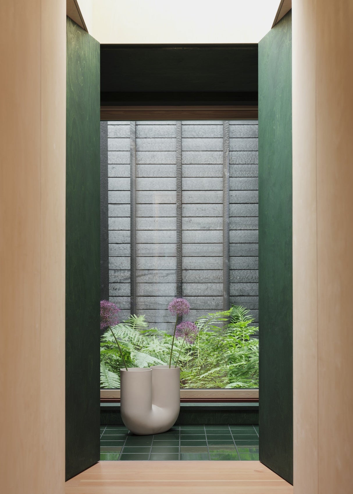 Kink Vase H 39 cm, sand fra Muuto - 2 - Jacobsen Plus