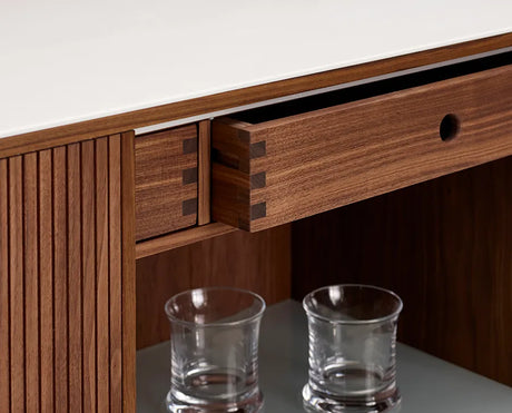AK 2740 Cabinet fra Naver Collection - Sæbebehandlet eg - Jacobsen Plus
