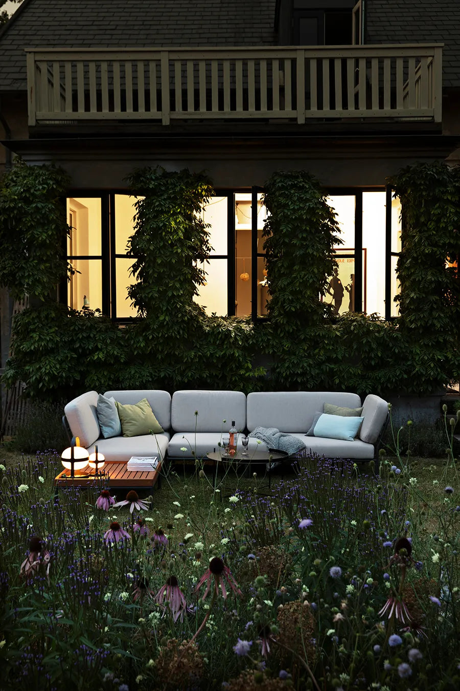 Level table fra Houe