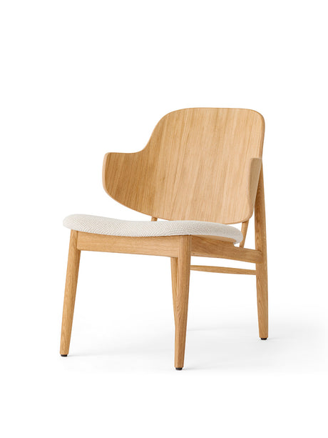 Audo Copenhagen - The Penguin Wooden loungestol, sædepolstret - Rødbejdset eg - Logan Fossil (tekstil) - Jacobsen Plus