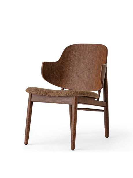 Audo Copenhagen - The Penguin Wooden loungestol, sædepolstret - Rødbejdset eg - Logan Fossil (tekstil) - Jacobsen Plus