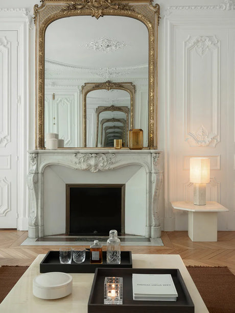 The Eight Over Eight Lamp Small, beige travertine fra Louise Roe - Brass - Jacobsen Plus