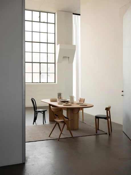 Pillabout Dining Table, 240x95 cm fra Louise Roe - Eg - Jacobsen Plus