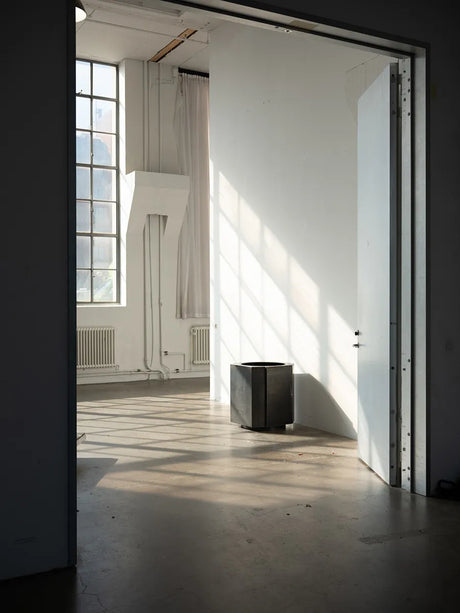 Funki Pot, medium fra Louise Roe - Brushed aluminium - Jacobsen Plus