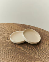Pisu 09 Plate 2 pcs, vanilla white fra Louise Roe - 2 - Jacobsen Plus