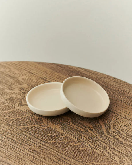 Pisu 09 Plate 2 pcs, vanilla white fra Louise Roe - 2 - Jacobsen Plus