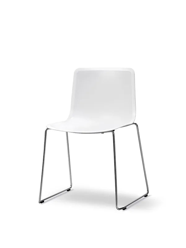 Pato Stol, medestel fra Fredericia Furniture - White / Krom - Jacobsen Plus