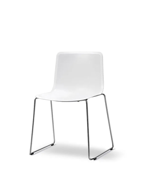 Pato Stol, medestel fra Fredericia Furniture - White / Krom - Jacobsen Plus