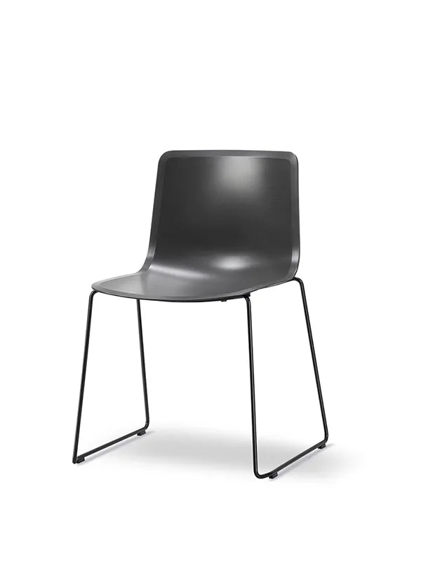 Pato Stol, medestel fra Fredericia Furniture - Dark grey / Krom - Jacobsen Plus