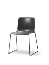 Pato Stol, medestel fra Fredericia Furniture - Dark grey / Krom - Jacobsen Plus