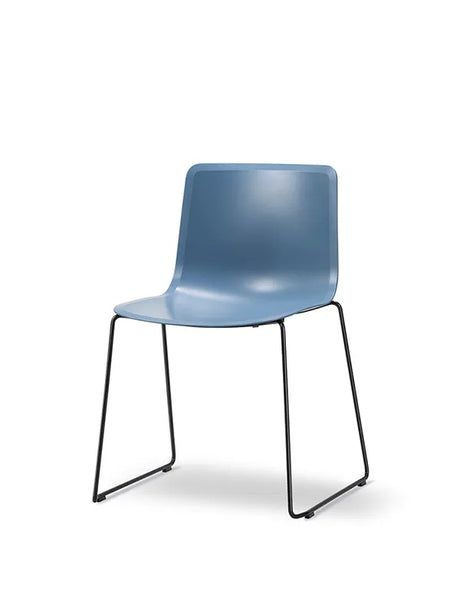 Pato Stol, medestel fra Fredericia Furniture - Storm / Sort - Jacobsen Plus