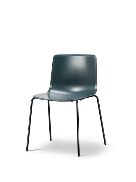 Pato Stol fra Fredericia Furniture - Ancient green / Sort - Jacobsen Plus