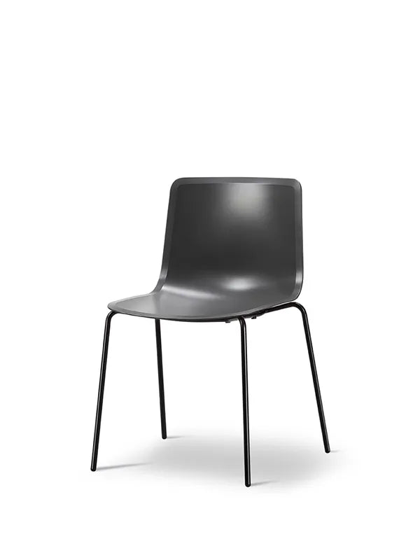 Pato Stol fra Fredericia Furniture - Dark grey / Sort - Jacobsen Plus