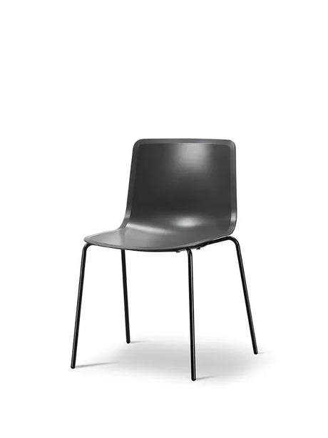 Pato Stol fra Fredericia Furniture - Dark grey / Sort - Jacobsen Plus