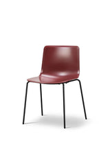 Pato Stol fra Fredericia Furniture - Dark red / Sort - Jacobsen Plus