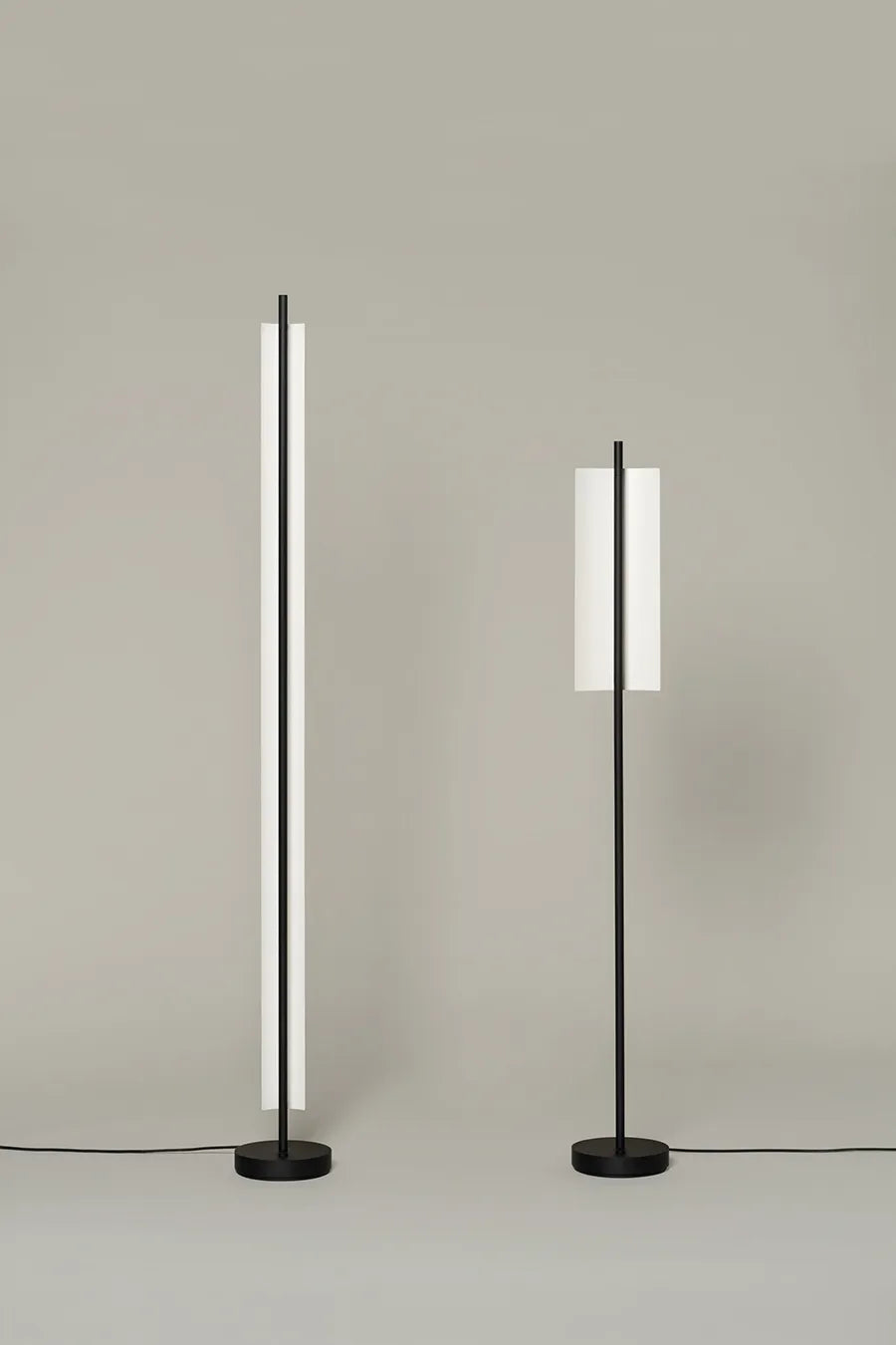 Lámina 45 Gulvlampe fra Santa and Cole - 7 - Jacobsen Plus