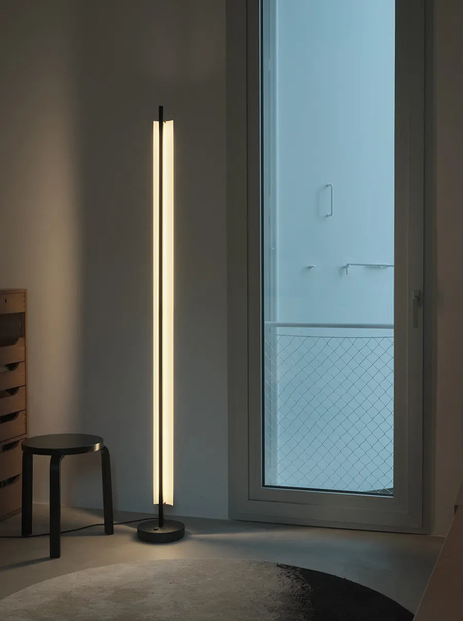 Lámina 165 Gulvlampe fra Santa and Cole - 2 - Jacobsen Plus