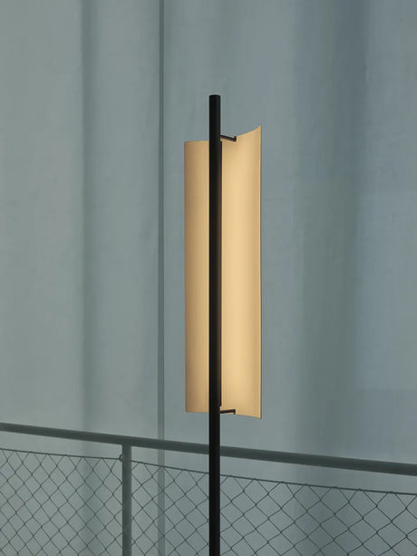 Lámina 45 Gulvlampe fra Santa and Cole - 3 - Jacobsen Plus