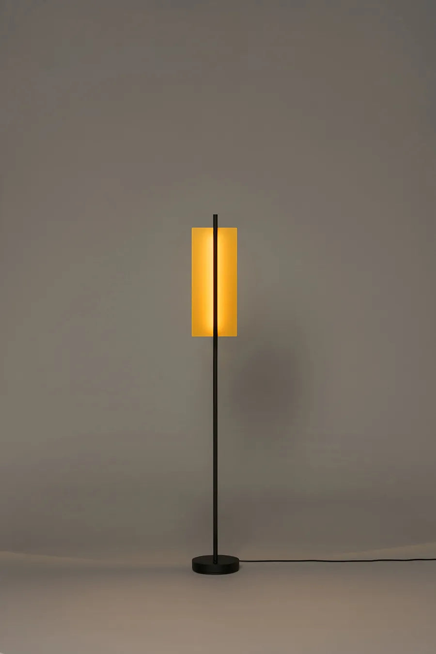 Lámina Dorada 45 Gulvlampe fra Santa and Cole - 3 - Jacobsen Plus